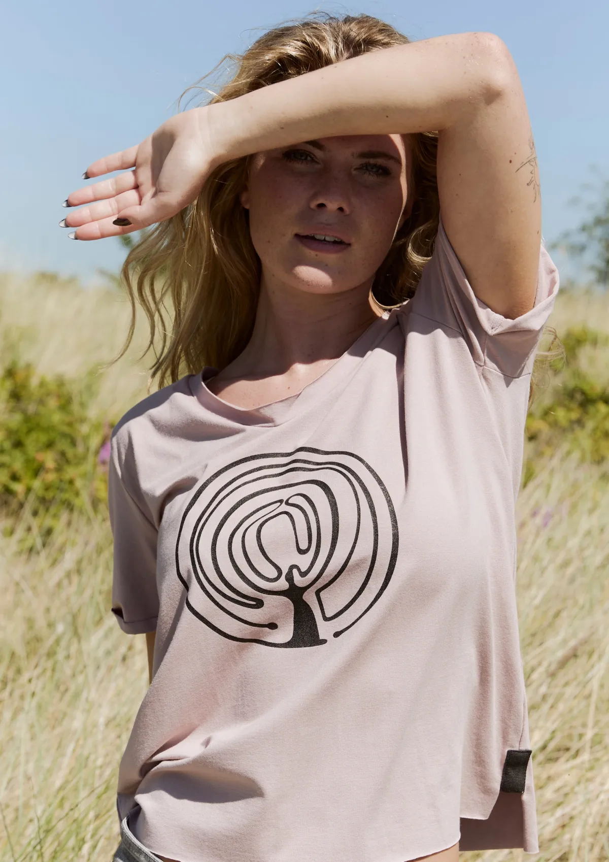 HSCPH V-NECK-TEE EBRACE V-NECK-TEE EMBRACE - 96105 EMBRACE - NUDE Discount